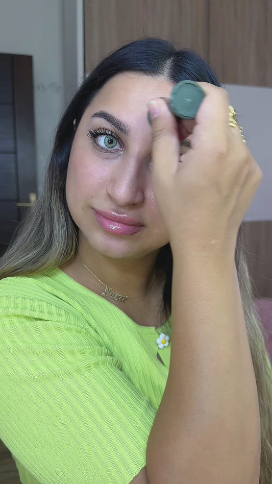 Oil Absorbing Roll – Instant Freshness for Your Skin